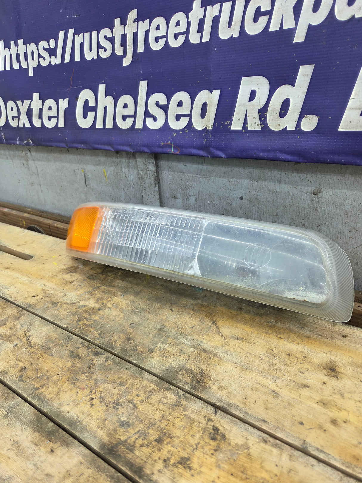 1999-2002 Chevrolet Silverado RH Passenger Side Marker / Turn Signal - 15199559