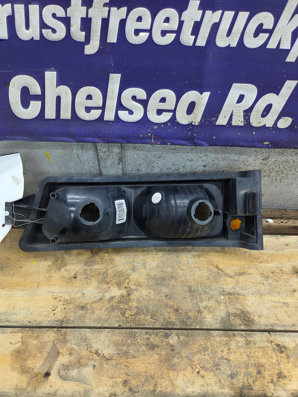 2003-2007 Chevrolet Silverado RH Passenger Side Marker / Turn Signal - 15199557