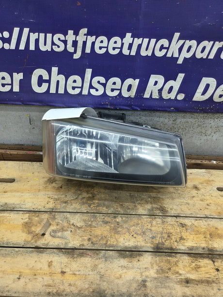 2003-2007 Chevrolet Silverado RH Passenger Side Headlight Assembly - 10396912