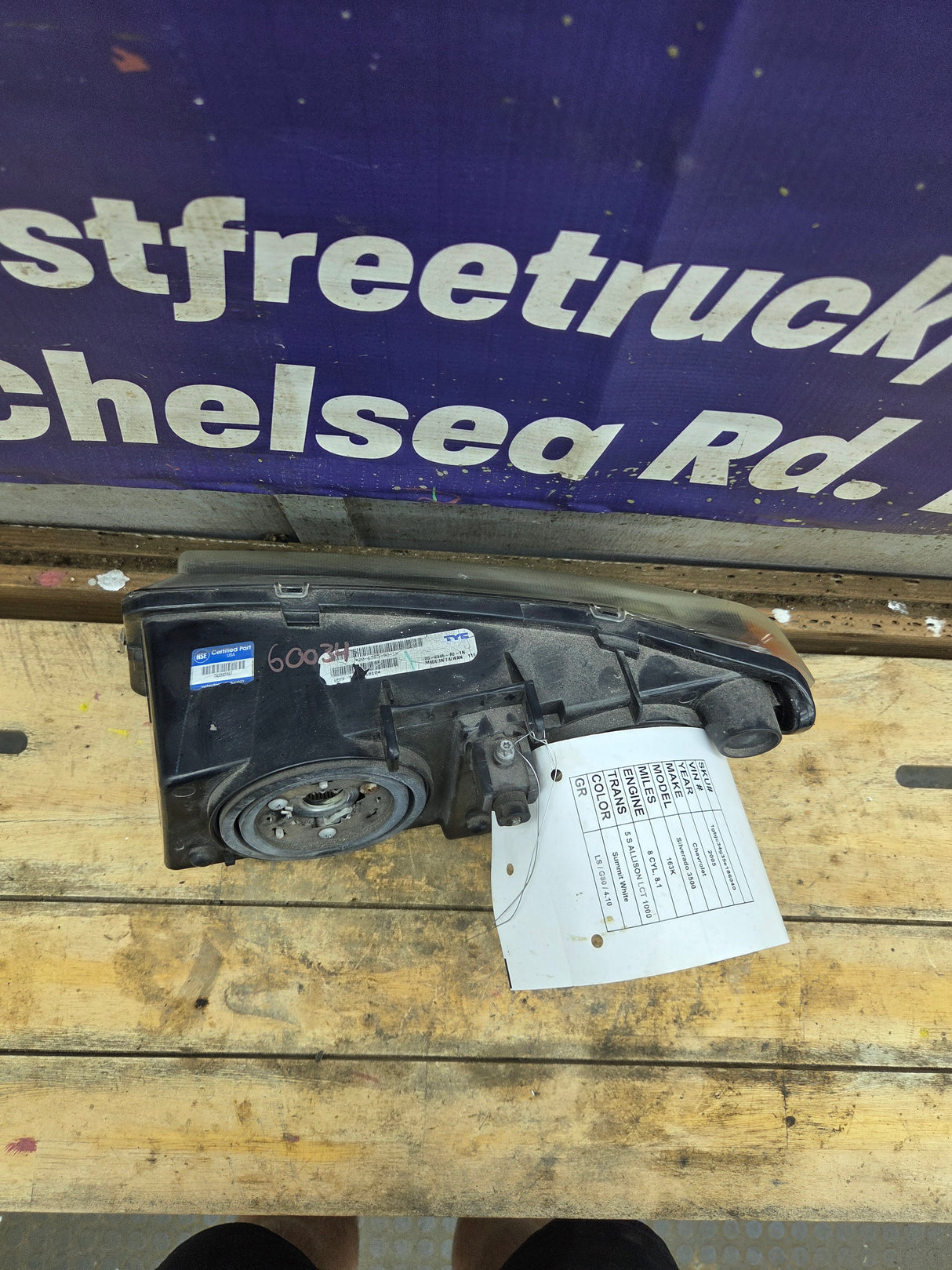 2003-2007 Chevrolet Silverado RH Passenger Side Headlight Assembly - 10396912