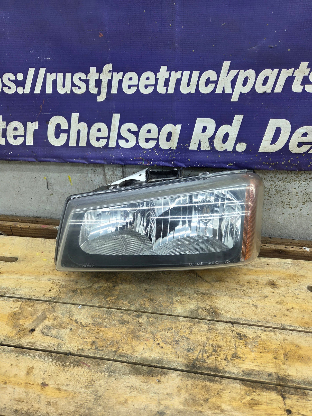 2003-2007 Chevrolet Silverado LH Driver Side Headlight Assembly - 10396913