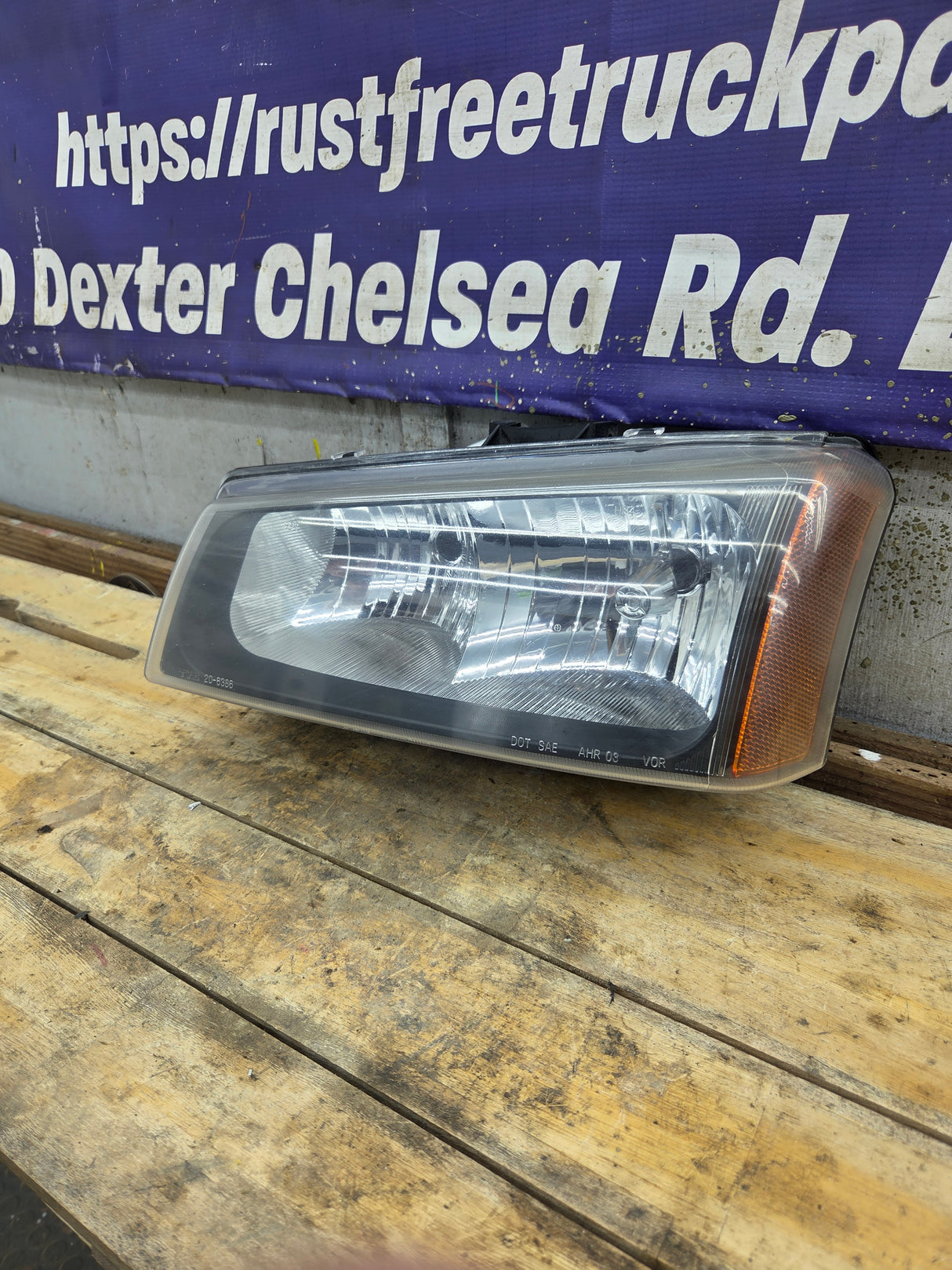 2003-2007 Chevrolet Silverado LH Driver Side Headlight Assembly - 10396913