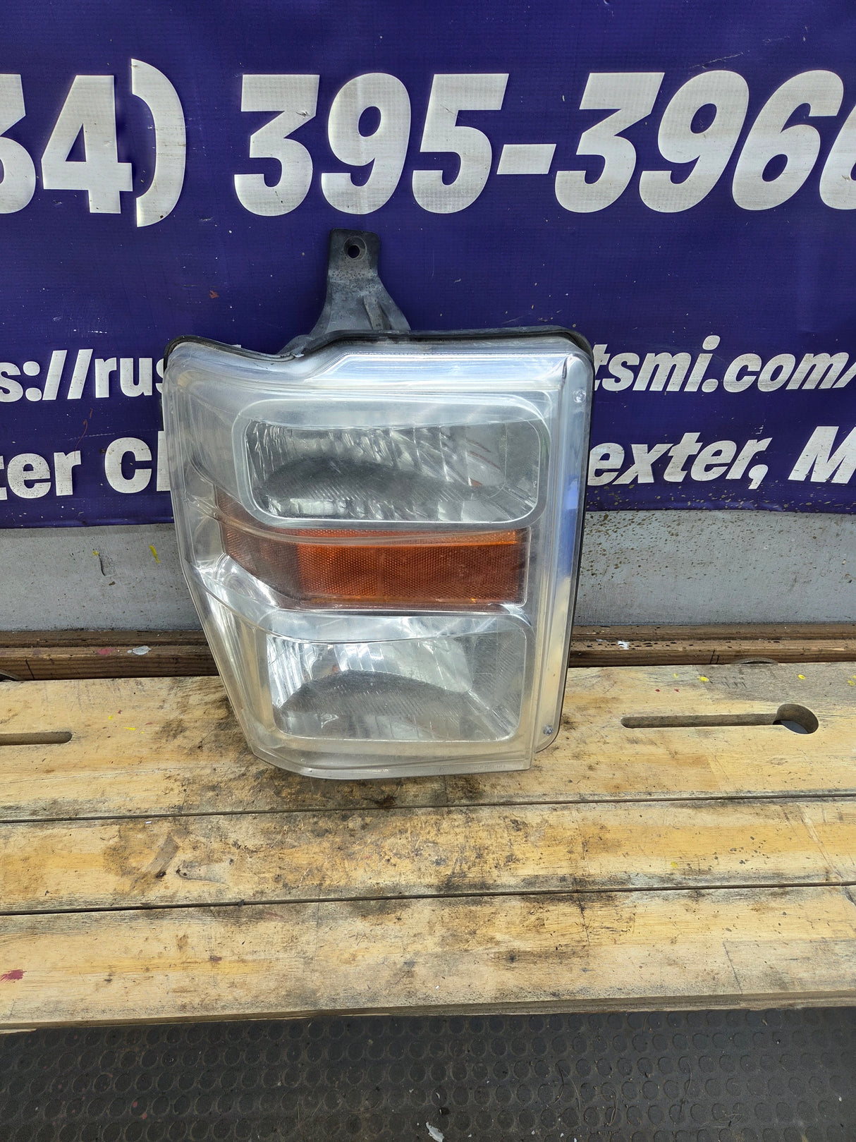 2008-2010 Ford Super Duty F250 F350 F450 F550 RH Passenger Side Composite Head Light 8C24-13005-A