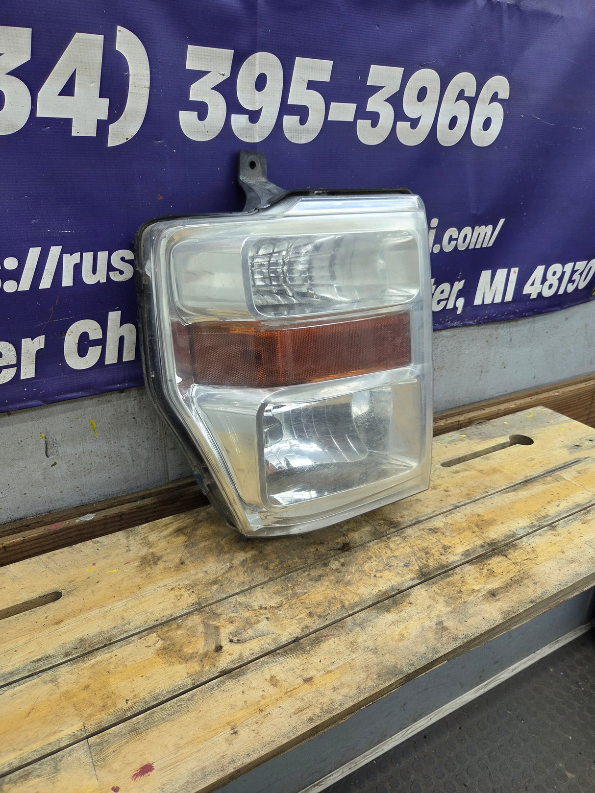 2008-2010 Ford Super Duty F250 F350 F450 F550 RH Passenger Side Composite Head Light 8C24-13005-A
