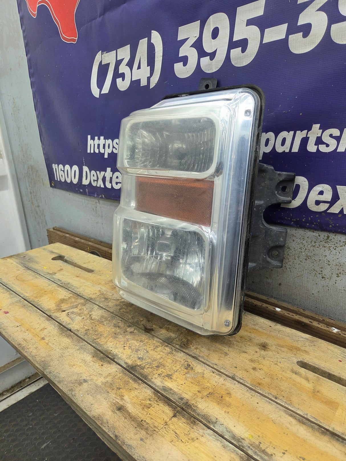 2008-2010 Ford Super Duty F250 F350 F450 F550 RH Passenger Side Composite Head Light 8C24-13005-A