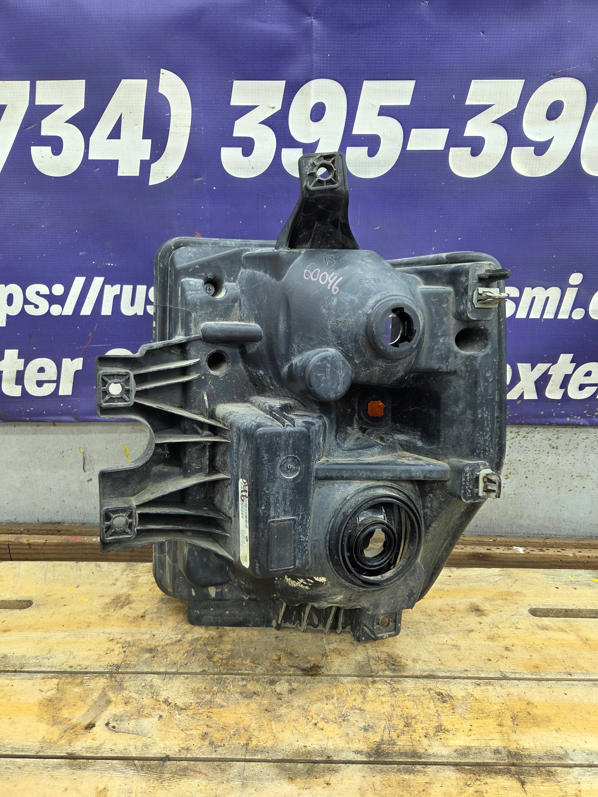 2008-2010 Ford Super Duty F250 F350 F450 F550 RH Passenger Side Composite Head Light 8C24-13005-A