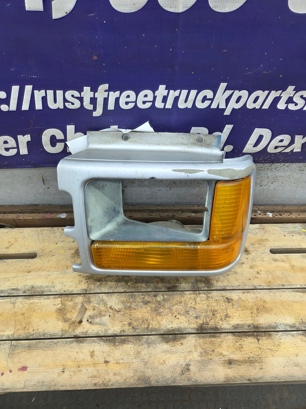 1991-1996 Dodge Dakota LH Driver Side Headlight Assembly - 83506613