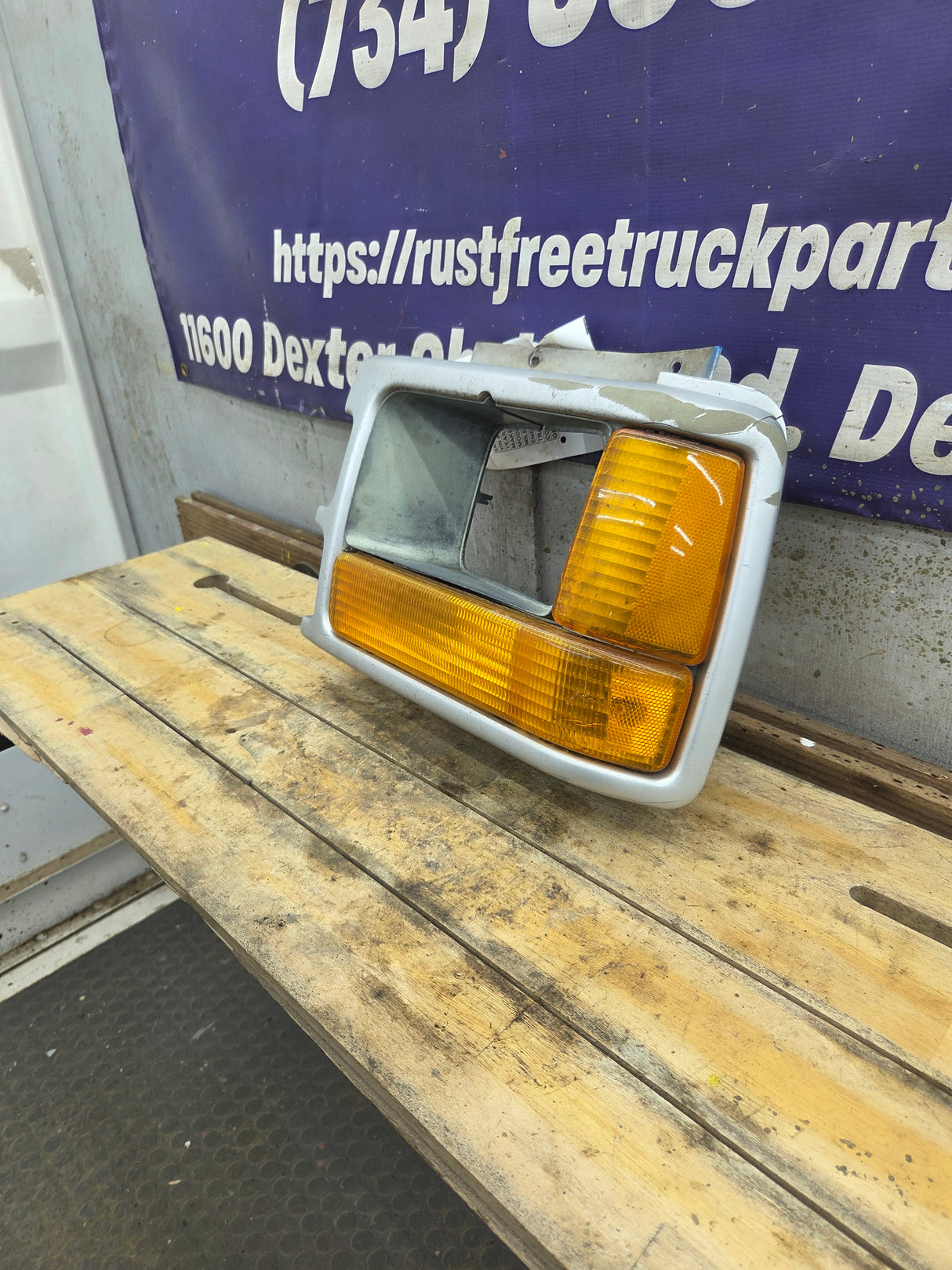 1991-1996 Dodge Dakota LH Driver Side Headlight Assembly - 83506613