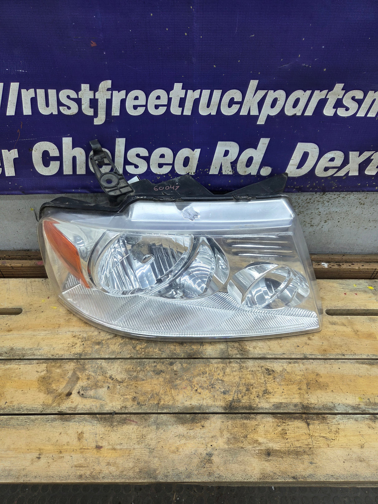 2004-2008 Ford F150 RH Passenger Side Headlight Halogen -7L3Z13008FA