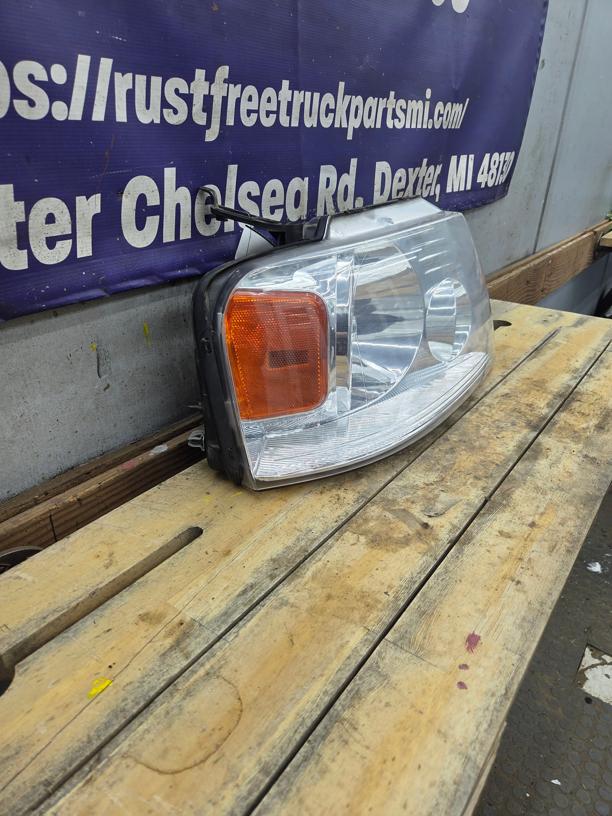 2004-2008 Ford F150 RH Passenger Side Headlight Halogen -7L3Z13008FA