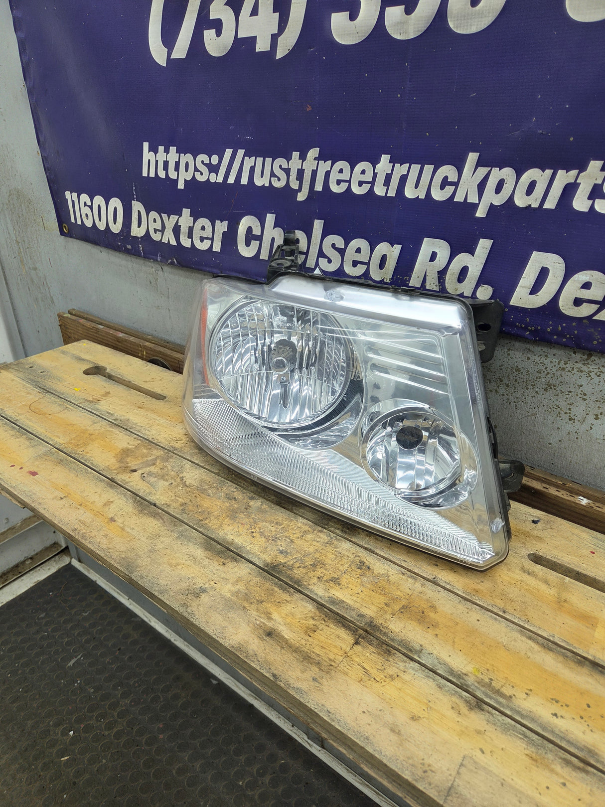 2004-2008 Ford F150 RH Passenger Side Headlight Halogen -7L3Z13008FA