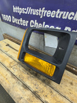 2005-2007 Ford Super Duty F250 F350 F450 F550 RH Right Passenger Headlight Bezel Park Lamp Signal Corner Light 5C34-13B220-A