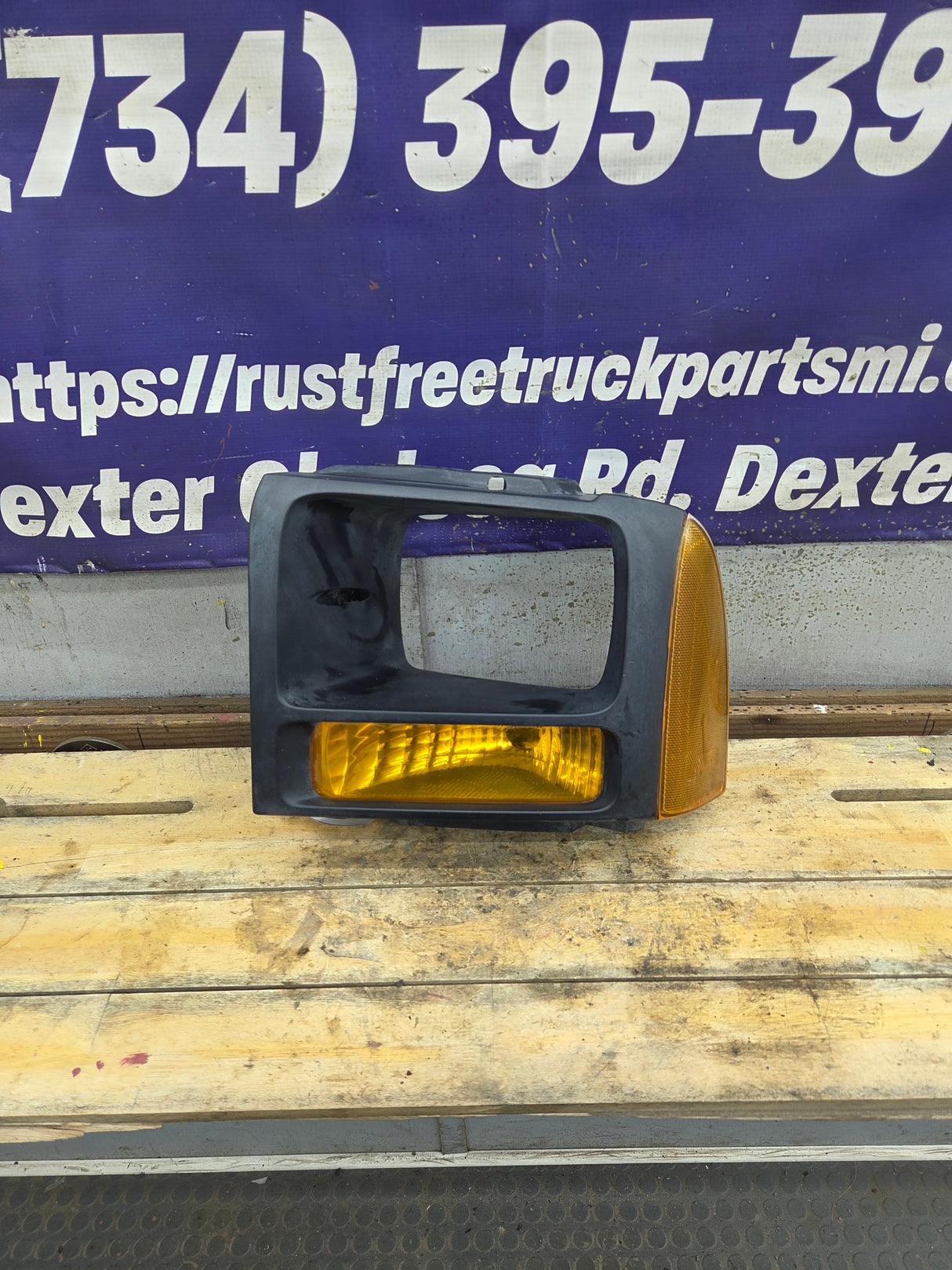 2005-2007 Ford Super Duty F250 F350 F450 F550 LH Left Driver Side Headlight Bezel Park Lamp Signal Corner Light 5C34-13B221-A