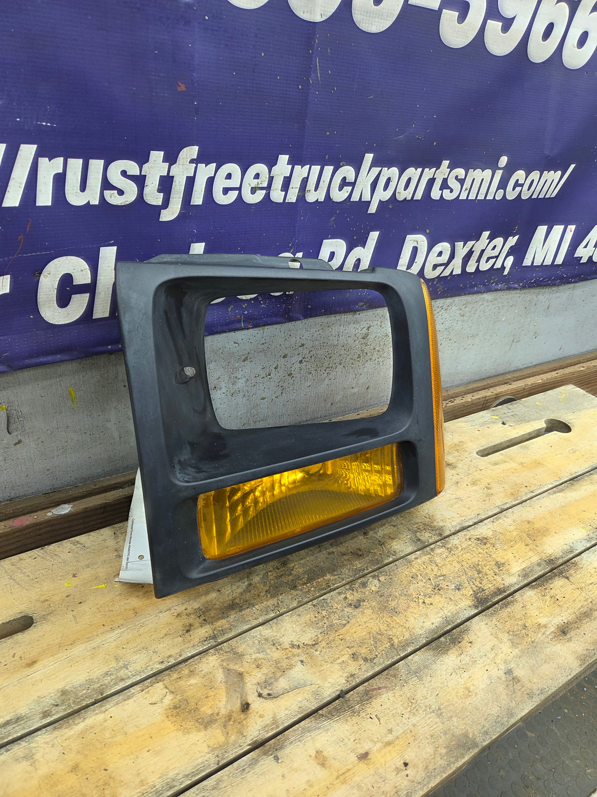 2005-2007 Ford Super Duty F250 F350 F450 F550 LH Left Driver Side Headlight Bezel Park Lamp Signal Corner Light 5C34-13B221-A