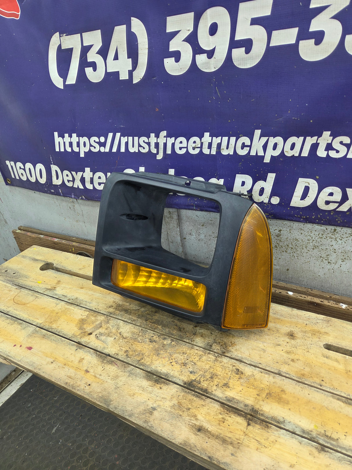 2005-2007 Ford Super Duty F250 F350 F450 F550 LH Left Driver Side Headlight Bezel Park Lamp Signal Corner Light 5C34-13B221-A