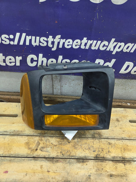 2005-2007 Ford Super Duty F250 F350 F450 F550 RH Right Passenger Headlight Bezel Park Lamp Signal Corner Light 5C34-13B220-A