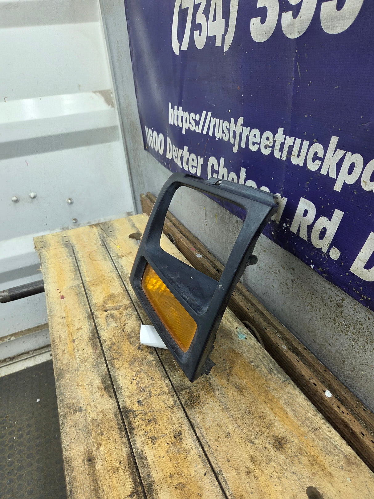 2005-2007 Ford Super Duty F250 F350 F450 F550 RH Right Passenger Headlight Bezel Park Lamp Signal Corner Light 5C34-13B220-A