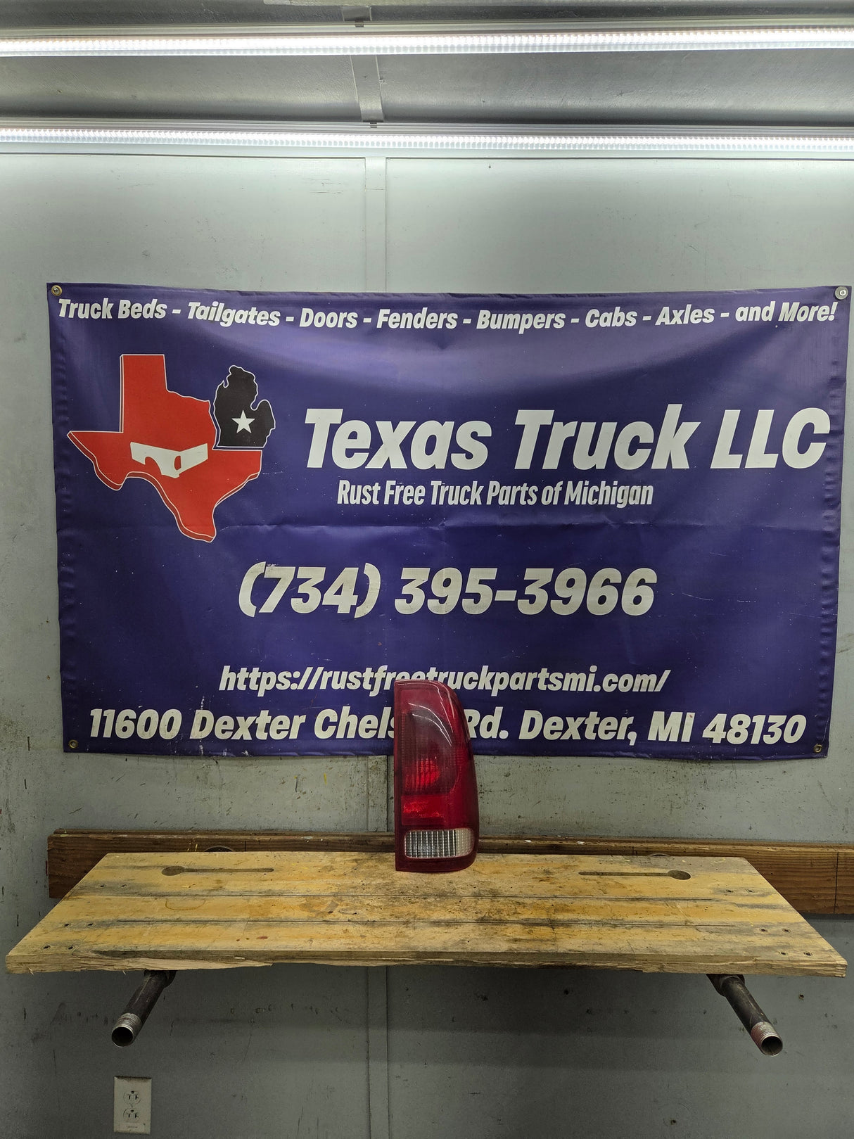 1999-2007 Ford Super Duty Passenger Side Tail Light F250 F350 F450 F550