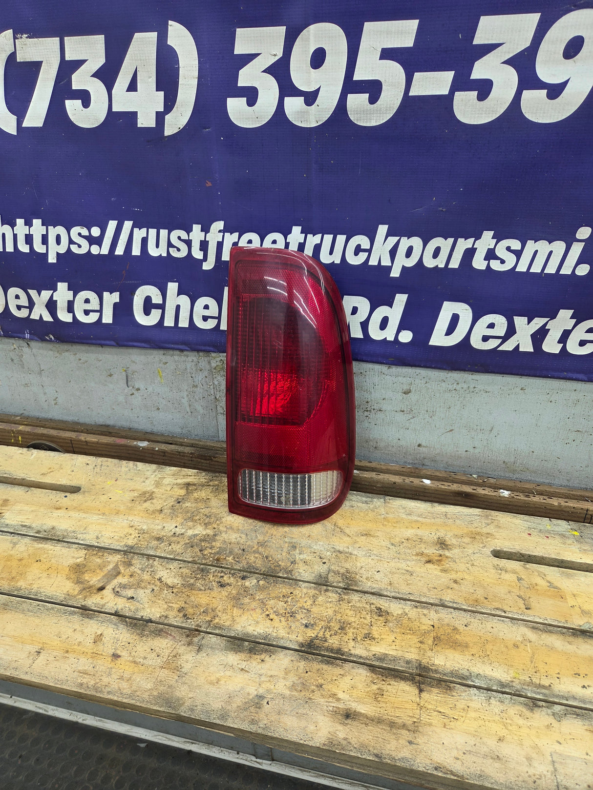 1999-2007 Ford Super Duty Passenger Side Tail Light F250 F350 F450 F550
