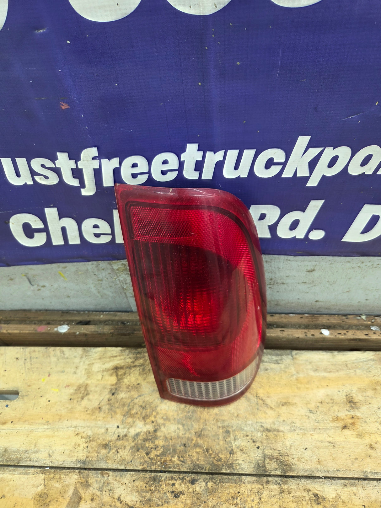 1999-2007 Ford Super Duty Passenger Side Tail Light F250 F350 F450 F550