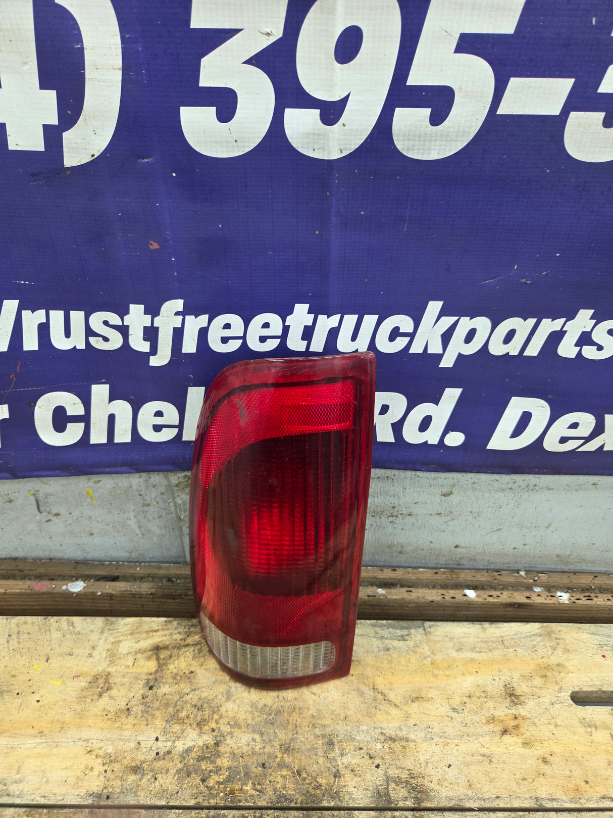 1999-2007 Ford Super Duty Driver Side Tail Light F250 F350 F450 F550
