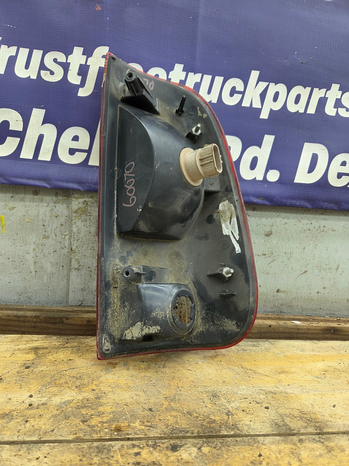 1999-2007 Ford Super Duty Driver Side Tail Light F250 F350 F450 F550
