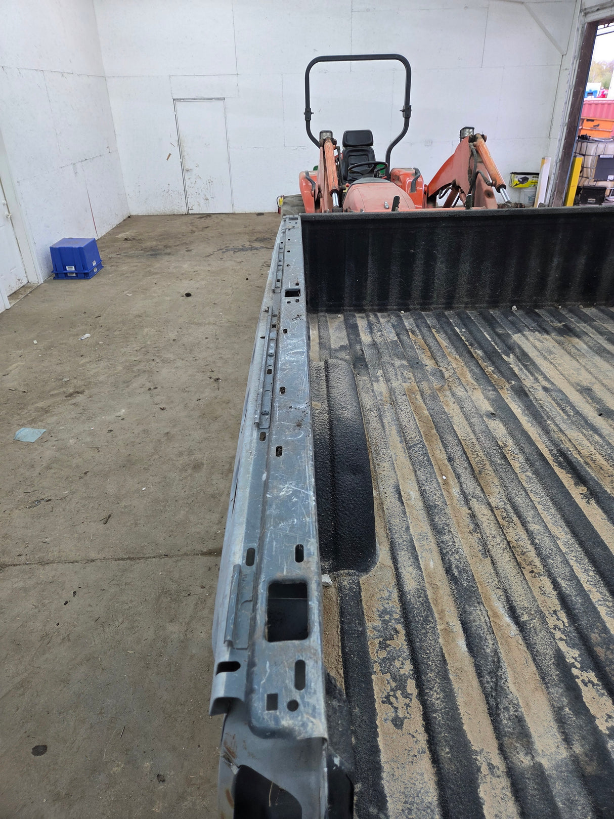 1999-2007 Chevrolet Silverado / GMC Sierra 8' 3500 HD Dually Truck Bed