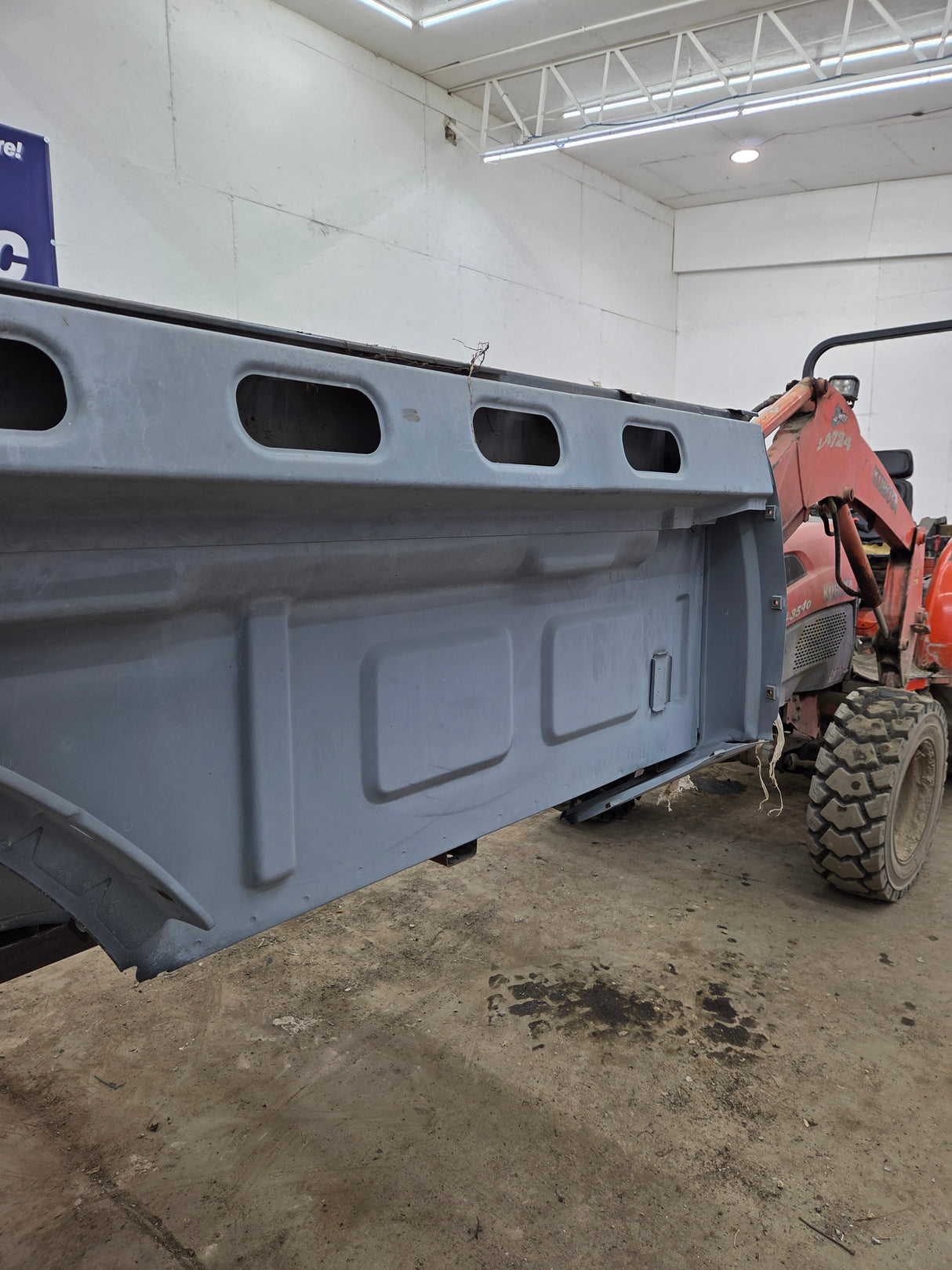 1999-2007 Chevrolet Silverado / GMC Sierra 8' 3500 HD Dually Truck Bed
