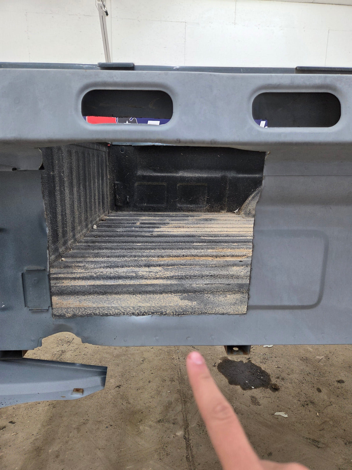 1999-2007 Chevrolet Silverado / GMC Sierra 8' 3500 HD Dually Truck Bed