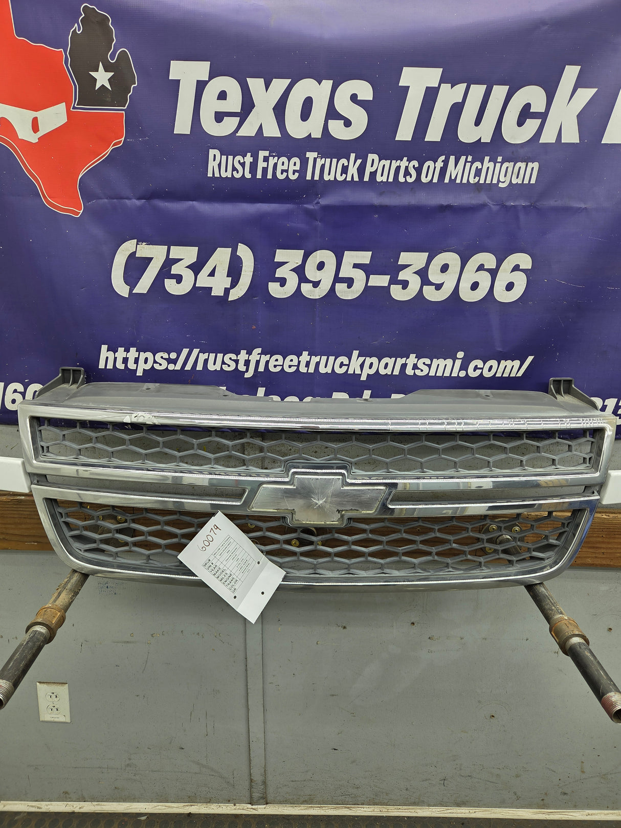 2003-2006 Chevrolet Silverado 1500 2500 3500 HD 'Cateye' Grill OEM - Chrome