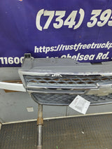 2003-2006 Chevrolet Silverado 1500 2500 3500 HD 'Cateye' Grill OEM - Chrome