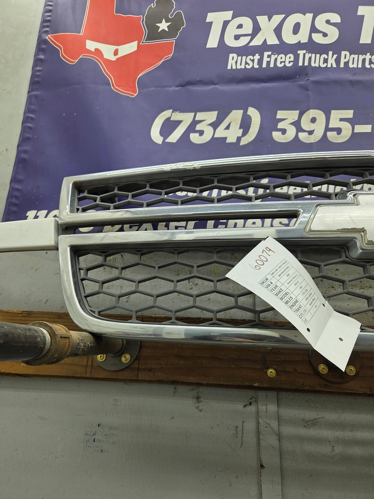 2003-2006 Chevrolet Silverado 1500 2500 3500 HD 'Cateye' Grill OEM - Chrome