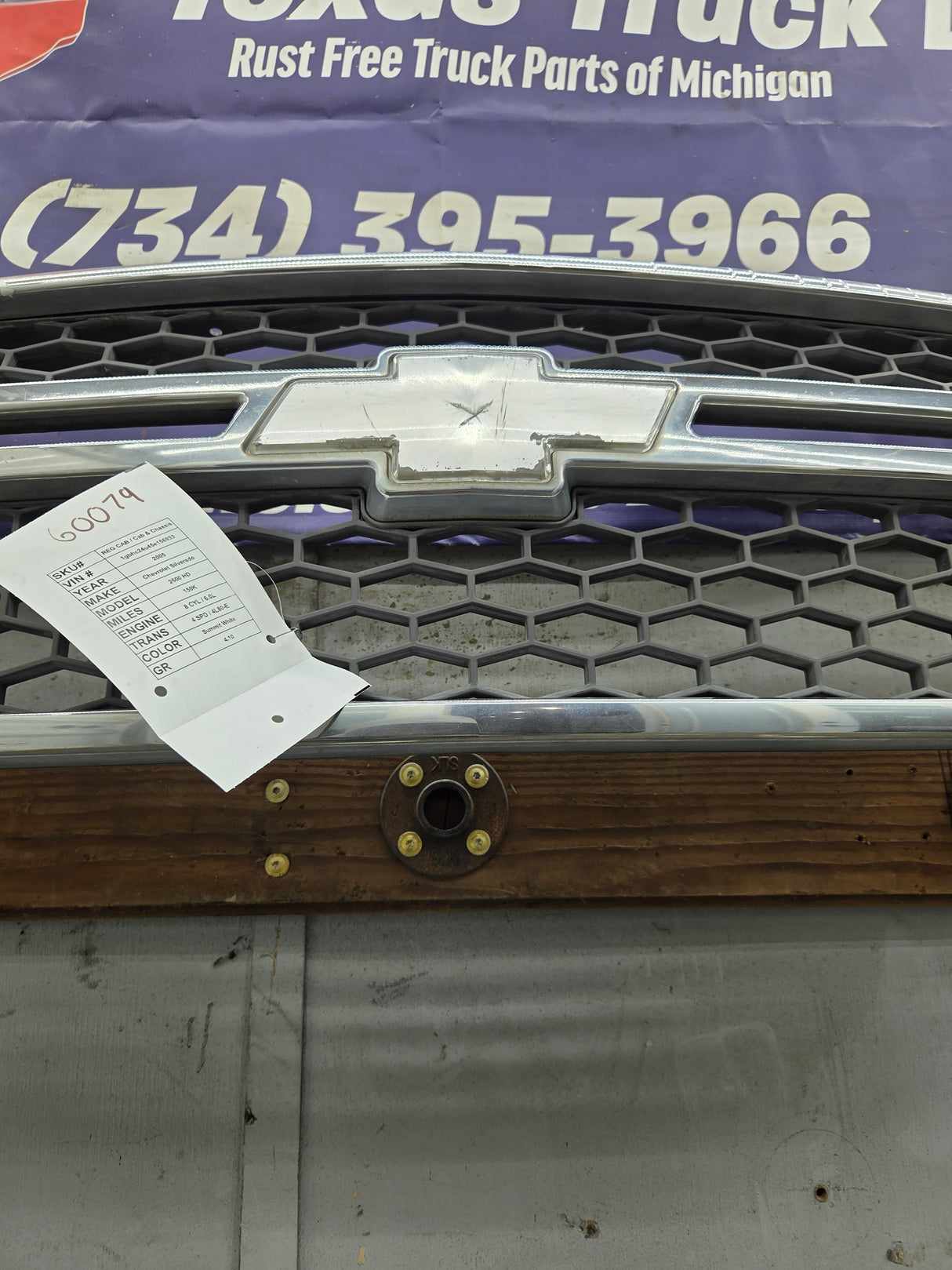 2003-2006 Chevrolet Silverado 1500 2500 3500 HD 'Cateye' Grill OEM - Chrome