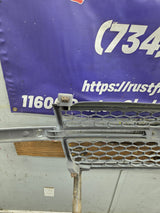 2003-2006 Chevrolet Silverado 1500 2500 3500 HD 'Cateye' Grill OEM - Chrome