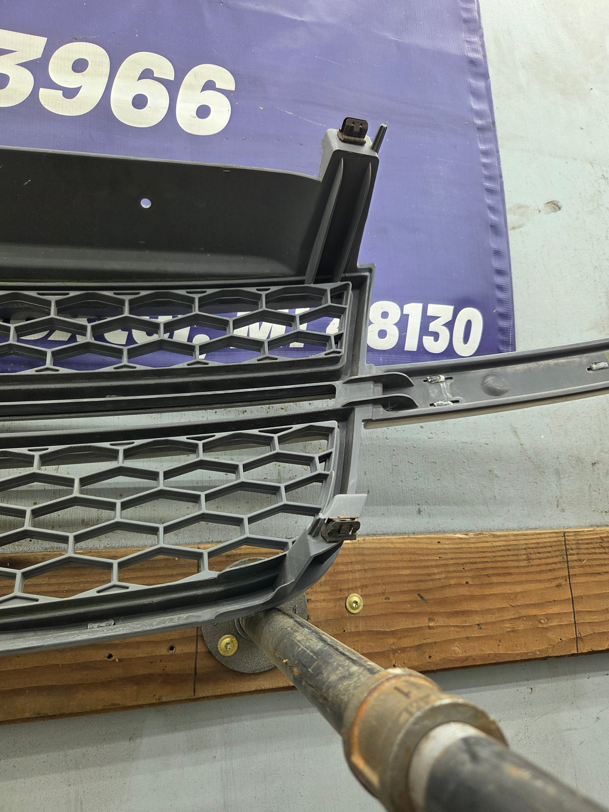 2003-2006 Chevrolet Silverado 1500 2500 3500 HD 'Cateye' Grill OEM - Chrome