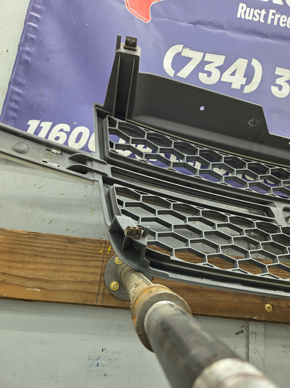 2003-2006 Chevrolet Silverado 1500 2500 3500 HD 'Cateye' Grill OEM - Chrome
