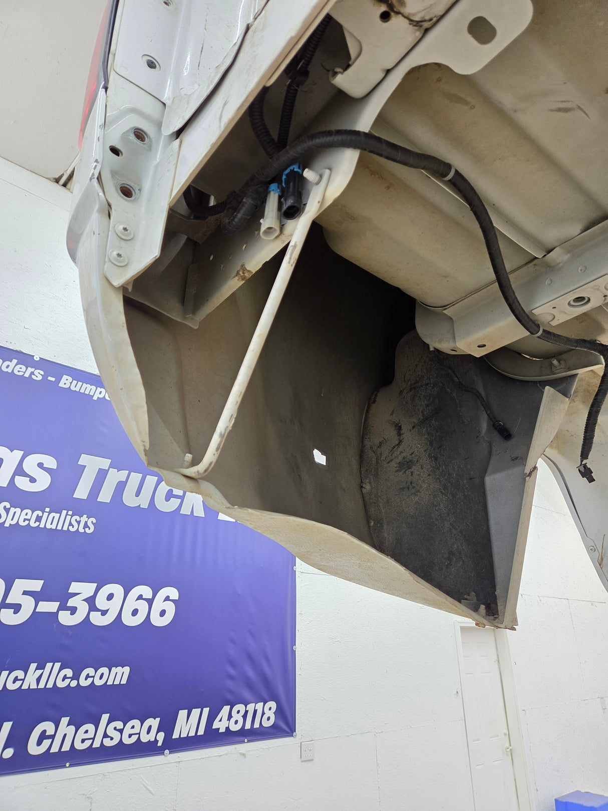 2014-2019 Chevrolet Silverado / GMC Sierra 3500 HD 8' Dually Truck Bed