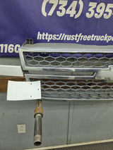 2003-2006 Chevrolet Silverado 1500 2500 3500 HD 'Cateye' Grill OEM - Chrome