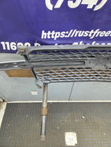 2003-2006 Chevrolet Silverado 1500 2500 3500 HD 'Cateye' Grill OEM - Chrome