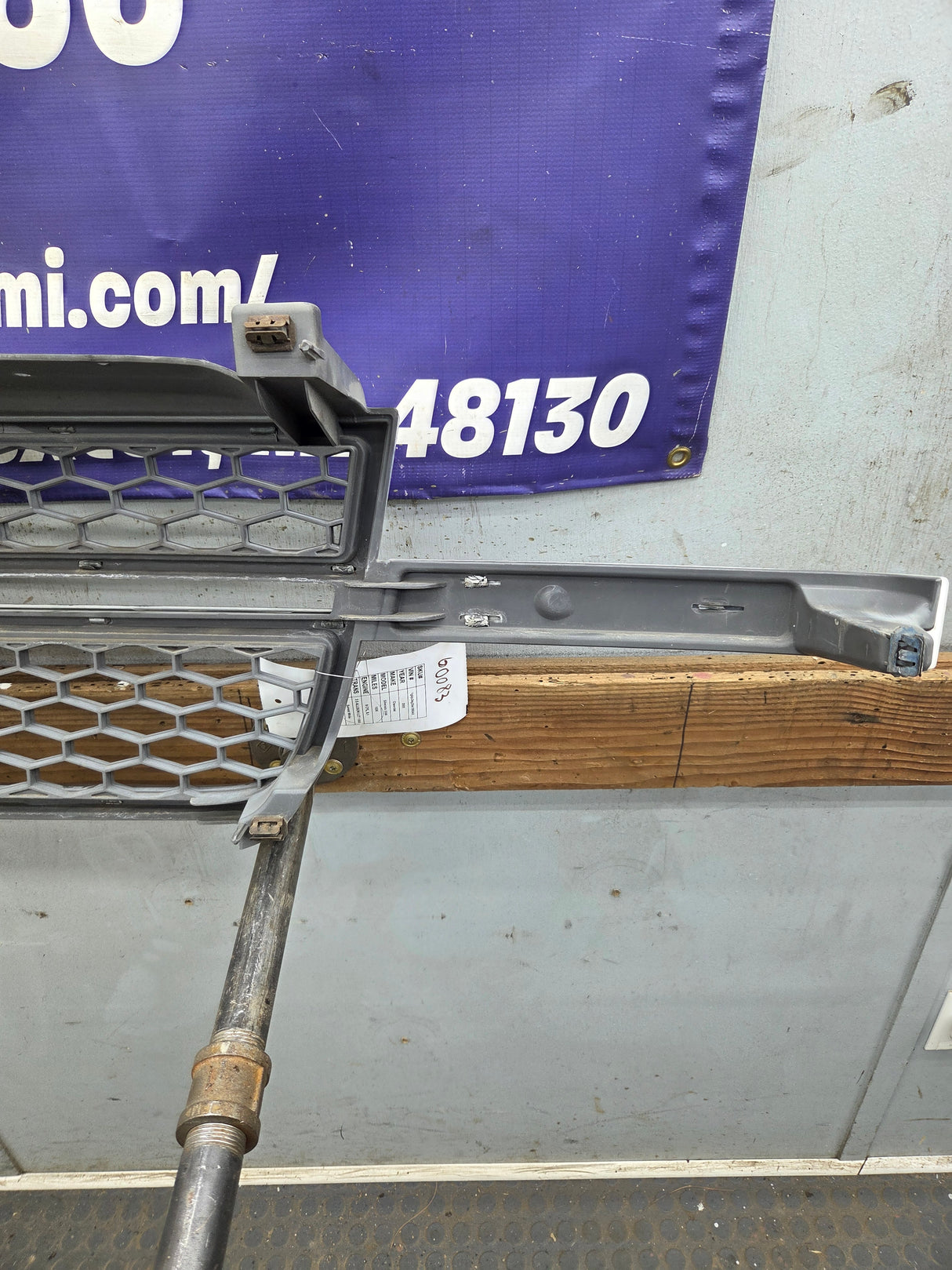 2003-2006 Chevrolet Silverado 1500 2500 3500 HD 'Cateye' Grill OEM - Chrome
