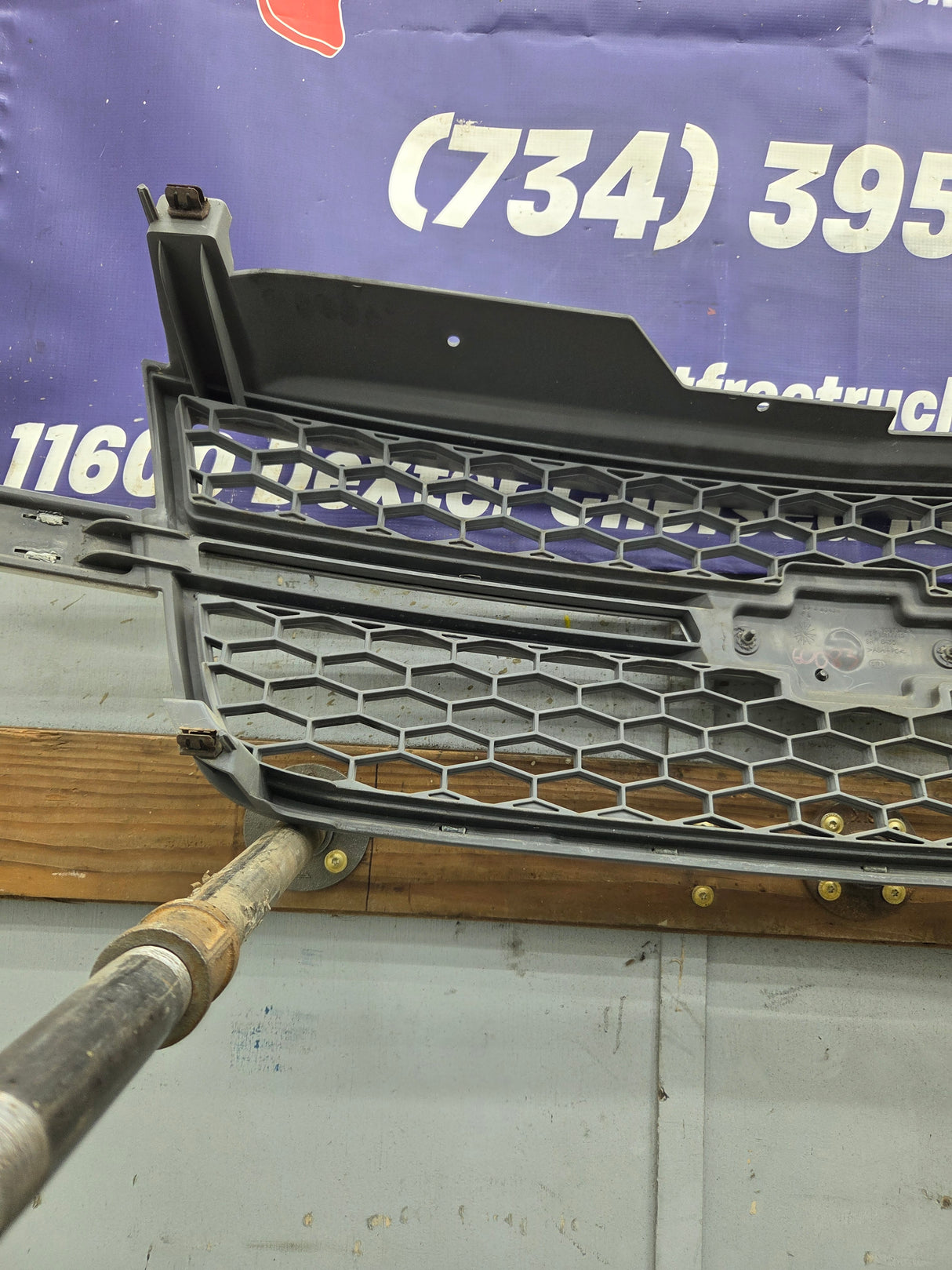 2003-2006 Chevrolet Silverado 1500 2500 3500 HD 'Cateye' Grill OEM - Chrome