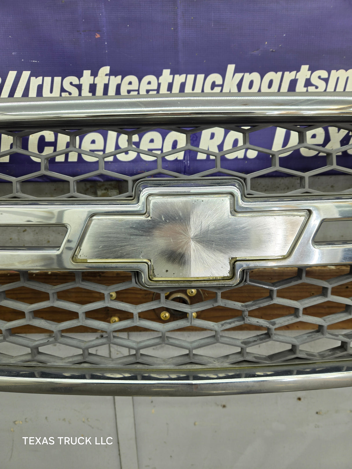 2003-2006 Chevrolet Silverado 1500 2500 3500 HD 'Cateye' Grill OEM - Chrome