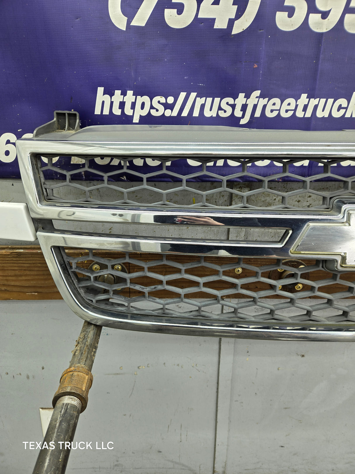 2003-2006 Chevrolet Silverado 1500 2500 3500 HD 'Cateye' Grill OEM - Chrome