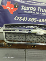 2003-2006 Chevrolet Silverado 1500 2500 3500 HD 'Cateye' Grill OEM - Chrome