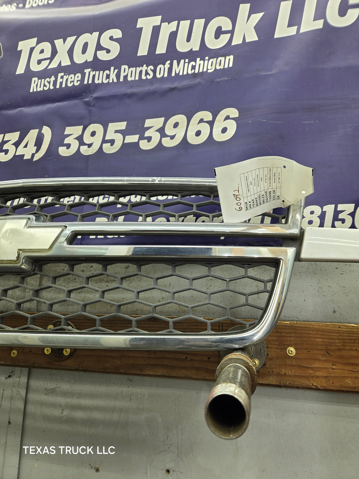 2003-2006 Chevrolet Silverado 1500 2500 3500 HD 'Cateye' Grill OEM - Chrome