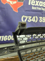 2003-2006 Chevrolet Silverado 1500 2500 3500 HD 'Cateye' Grill OEM - Chrome