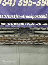 2003-2006 Chevrolet Silverado 1500 2500 3500 HD 'Cateye' Grill OEM - Chrome
