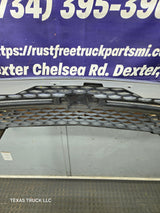 2003-2006 Chevrolet Silverado 1500 2500 3500 HD 'Cateye' Grill OEM - Chrome