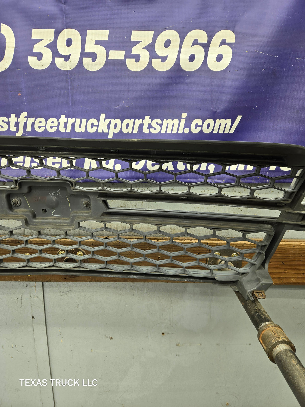 2003-2006 Chevrolet Silverado 1500 2500 3500 HD 'Cateye' Grill OEM - Chrome