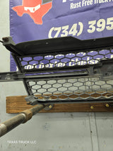 2003-2006 Chevrolet Silverado 1500 2500 3500 HD 'Cateye' Grill OEM - Chrome